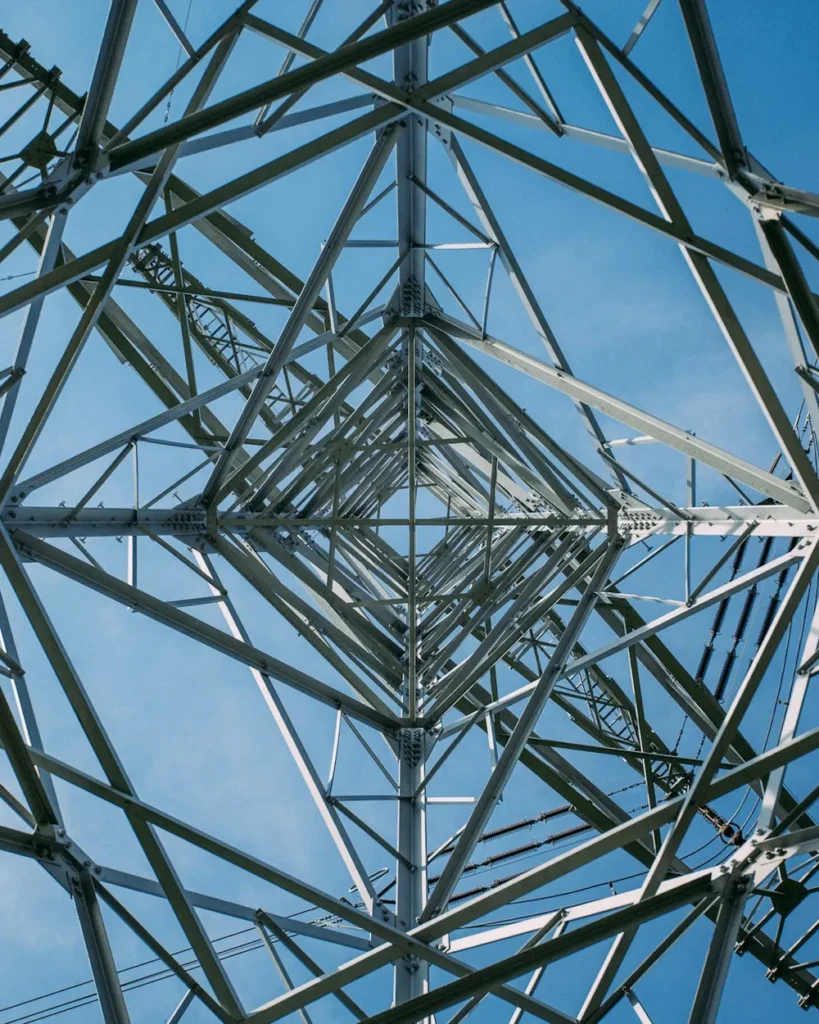 Estrutura metálica de torre para inspeção